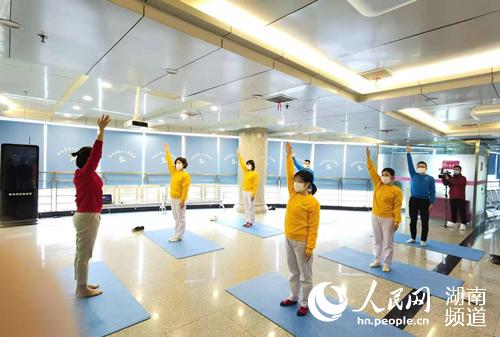 湖南開(kāi)通心理咨詢與危機(jī)干預(yù)24小時(shí)服務(wù)熱線，助力公眾心理健康